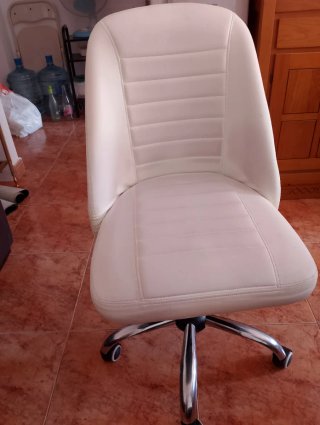Silla giratoria blanca