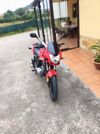 Honda CBF 125M Roja 4 tiempos