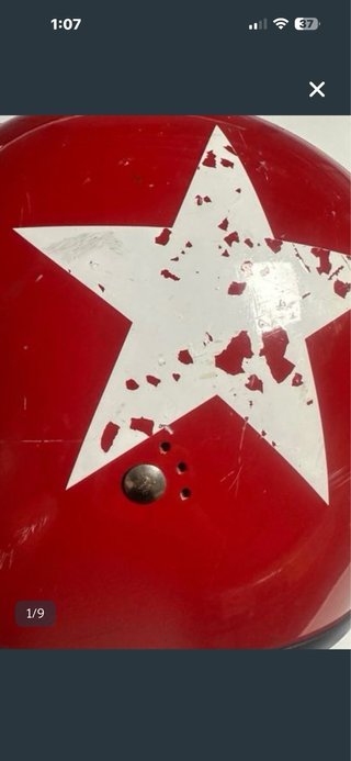 Casco rojo patinete