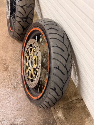 Llantas Supermotard con Aros Naranjas