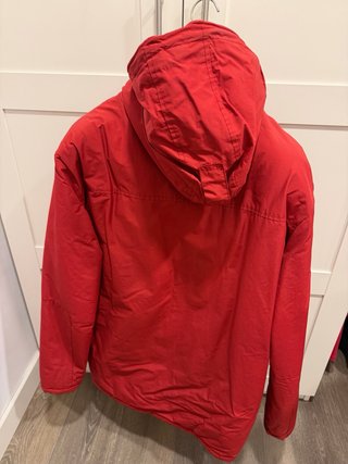 Anorak rojo hombre con capucha