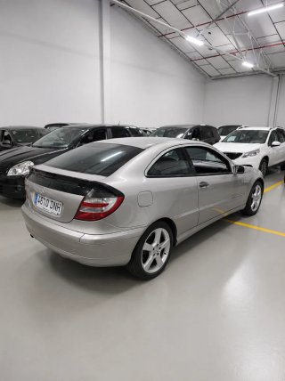 Mercedes-Benz Clase C 2005