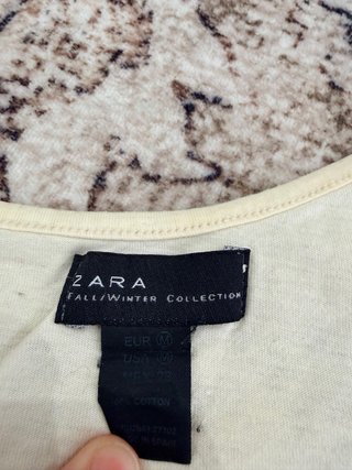 Camiseta Zara manga larga estampada