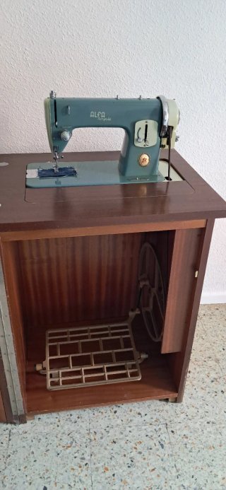 Máquina de coser Alpha Royale