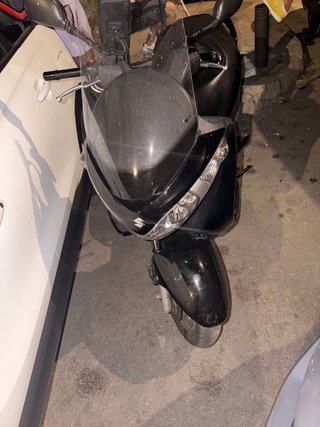 Moto Scooter Suzuki Burgman Negra