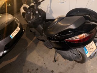 Moto Scooter Suzuki Burgman Negra