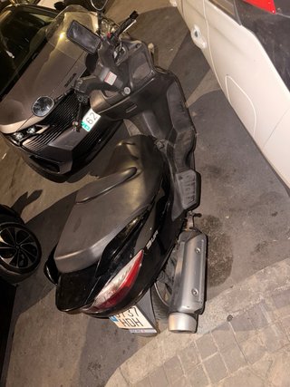 Moto Scooter Suzuki Burgman Negra