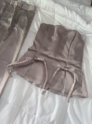 Traje de pantalón satinado Pant. talla L. Top M.