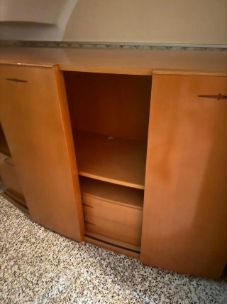Mueble de comedor naranja