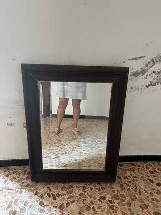 Espejo de madera marrón y multicolor