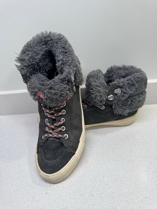 Zara Kids Botas Grises con Forro Peludo