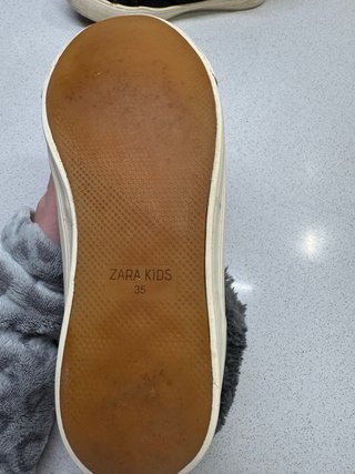 Zara Kids Botas Grises con Forro Peludo