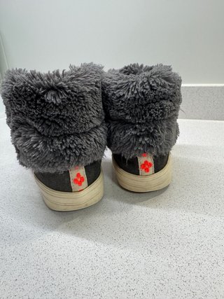 Zara Kids Botas Grises con Forro Peludo