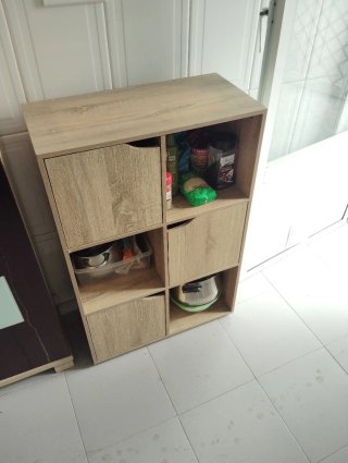 Mueble organizador de madera y plástico
