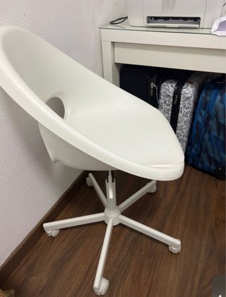 Silla de oficina blanca moderna