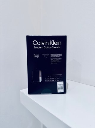 Tanga de hombre negro y rosa de Calvin Klein