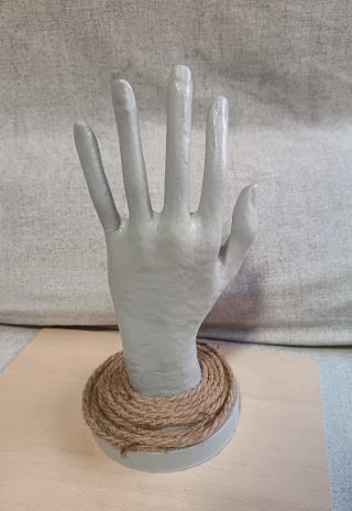 Expositor mano para anillos y joyas