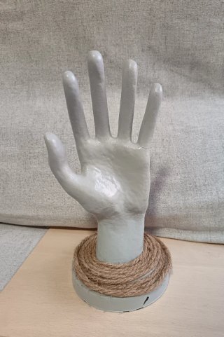 Expositor mano para anillos y joyas