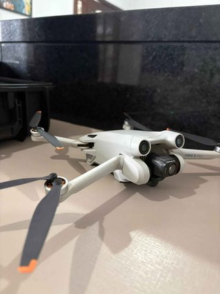 DJI Mini 3 Pro Drone con Control Remoto