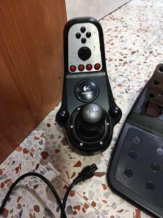 Volante Logitech G27 con Pedales y Palanca