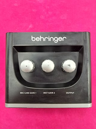 Interfaccia audio Behringer U-phoria UM2 per musica professionale