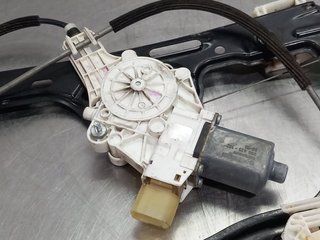 ELEVALUNAS DELANTERO DERECHO BMW SERIE 1 BERLINA