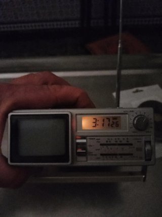 Sanyo TPM-2140 TV portátil + Radio + Reloj