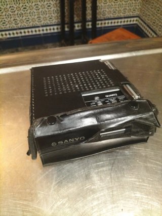 Sanyo TPM-2140 TV portátil + Radio + Reloj