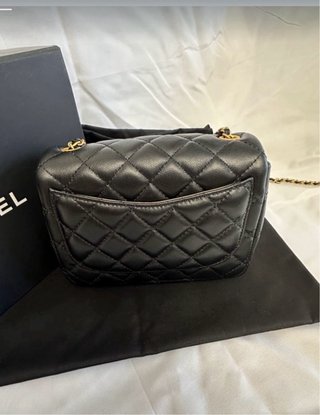 Bolso Chanel Negro Cuero Dorado
