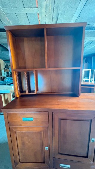 Mueble alto madera con espacio para CDs