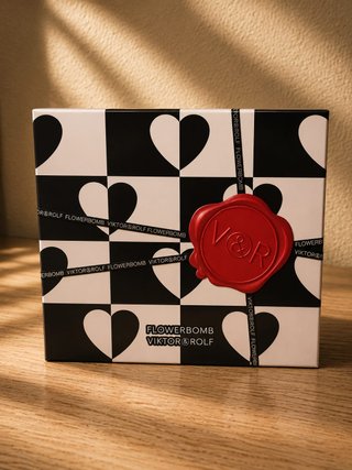 Viktor & Rolf Flowerbomb Set Perfume y Crema