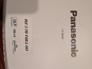 Proyector Panasonic Full HD 3500 Láser Negociable