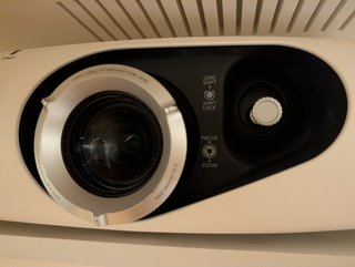 Proyector Panasonic Full HD 3500 Láser Negociable