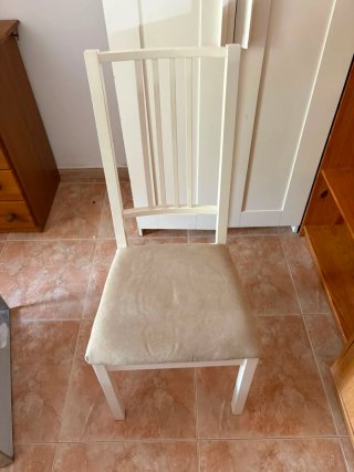 Sillas de comedor blancas y beige