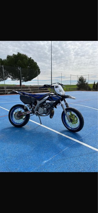 Yamaha DT 50 supermotard Azul y Blanco