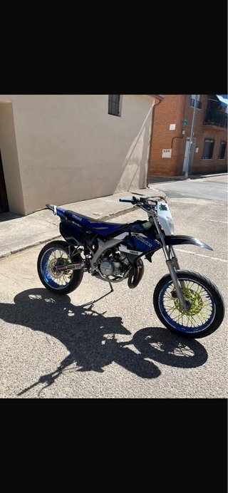 Yamaha DT 50 supermotard Azul y Blanco