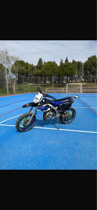 Yamaha DT 50 supermotard Azul y Blanco