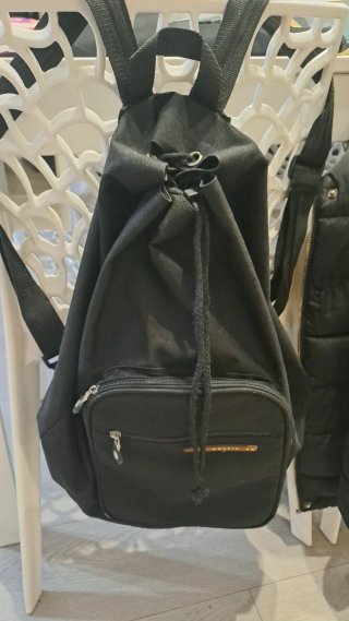 Mochila negra multiusos