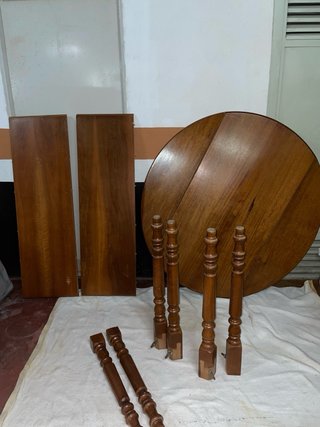 Mesa madera maciza, redonda y extensible.