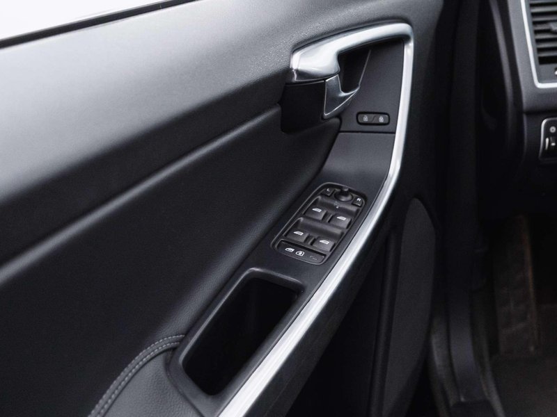 Volvo XC60 2015, foto 12