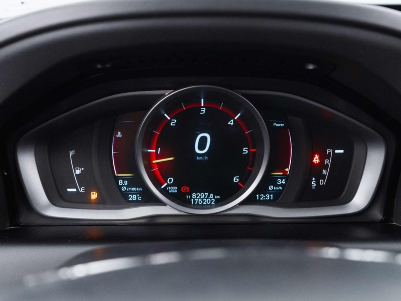 Volvo XC60 2015, foto 18