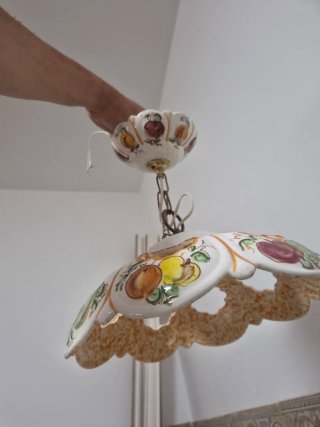 Lámpara de porcelana con frutas