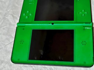 Nintendo DSi XL Verde + Caricatore + 5 Giochi