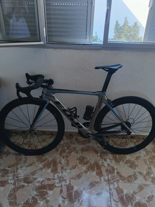 Bicicleta de carretera carbono Fuji
