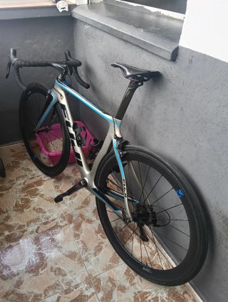 Bicicleta de carretera carbono Fuji