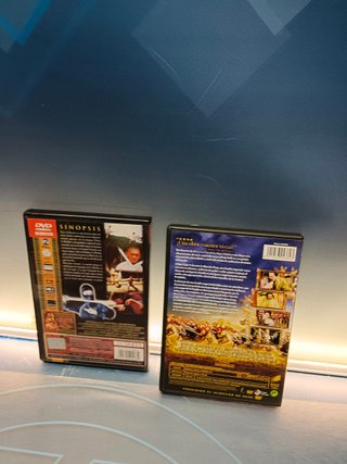 dos DVDs acción oriental, Tigre y Dragón + La maldición de la flor dorada