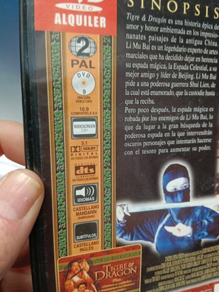 dos DVDs acción oriental, Tigre y Dragón + La maldición de la flor dorada
