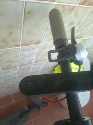 Patinete eléctrico gris