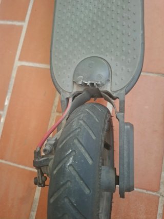 Patinete eléctrico gris