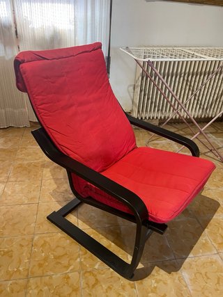 Sillón Poäng Ikea Rojo y Negro y reposapiés juego